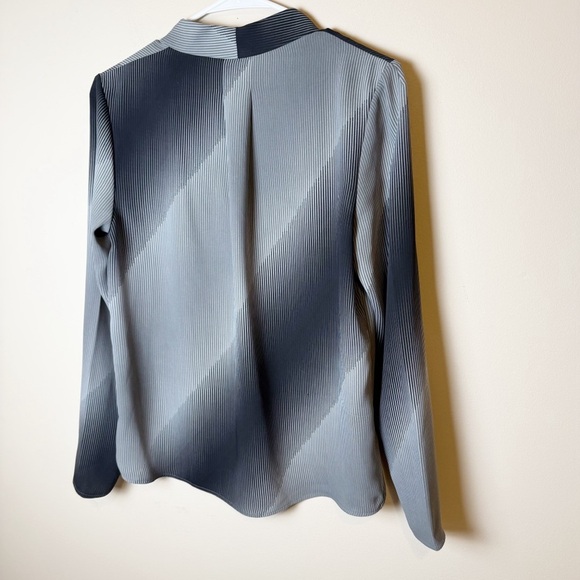 Babaton Gray Pleated Blouse - Picture 5 of 11